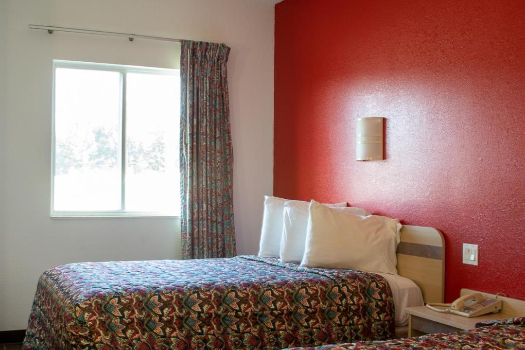 Morgantown Inn & Suites Εξωτερικό φωτογραφία